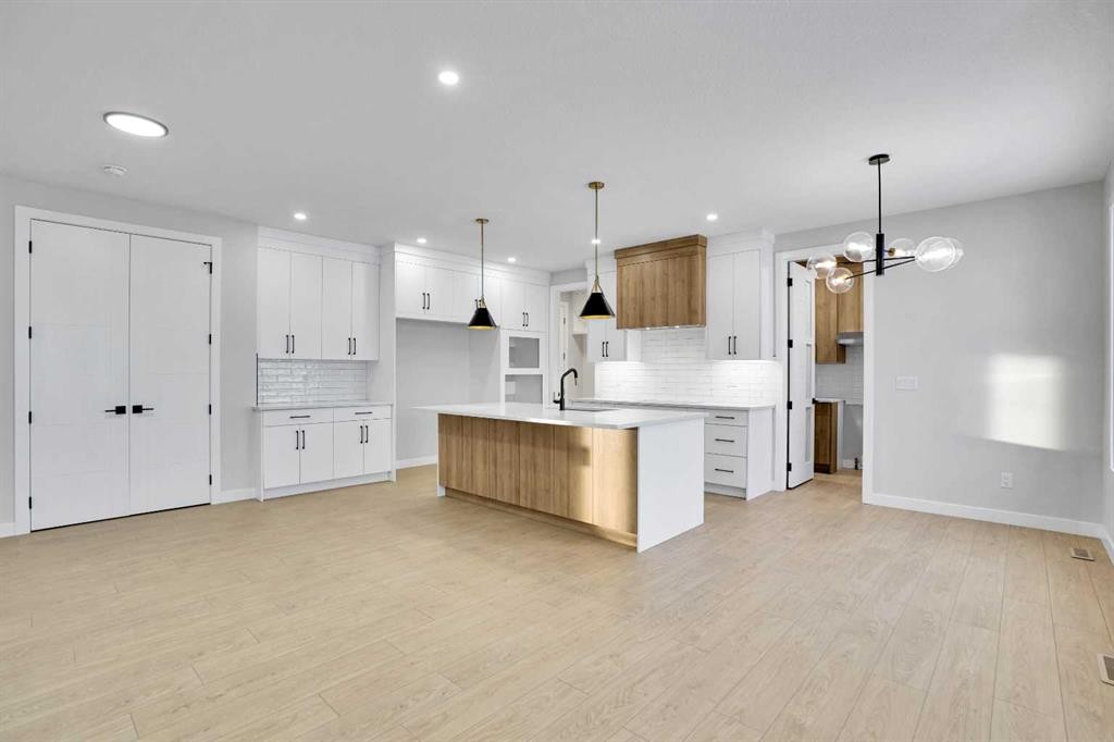 335 Muirfield Crescent, Lyalta, AB - Indoor Photo Showing Kitchen