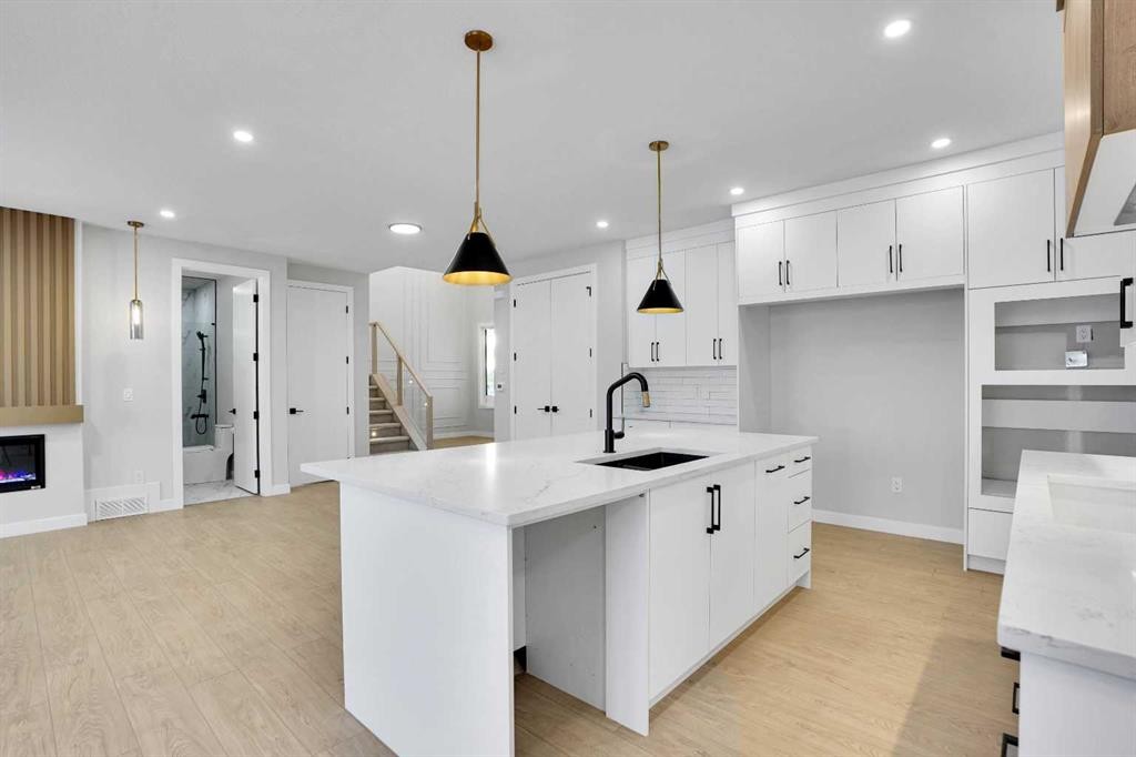 335 Muirfield Crescent, Lyalta, AB - Indoor Photo Showing Kitchen With Upgraded Kitchen