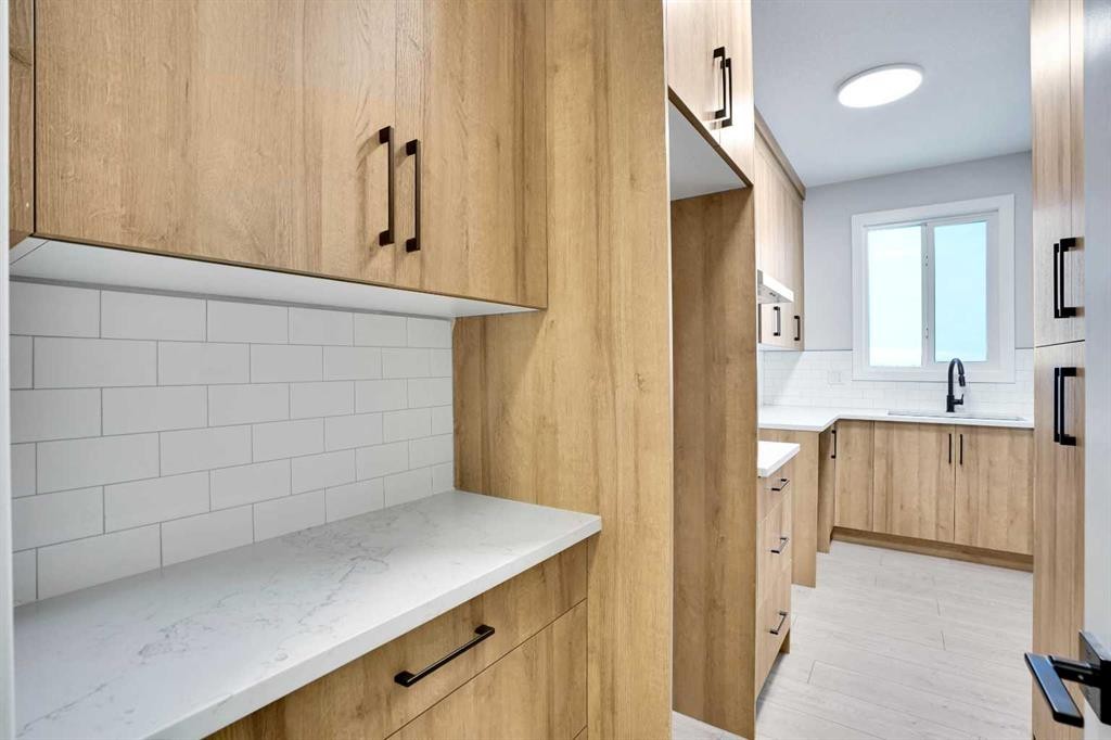 335 Muirfield Crescent, Lyalta, AB - Indoor Photo Showing Kitchen