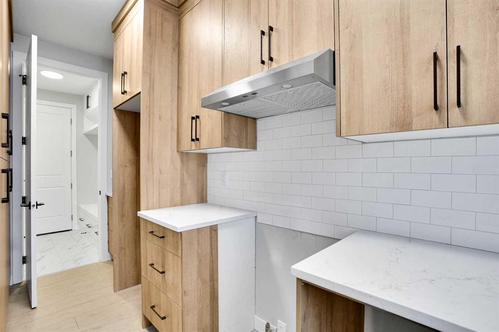 335 Muirfield Crescent, Lyalta, AB - Indoor Photo Showing Kitchen