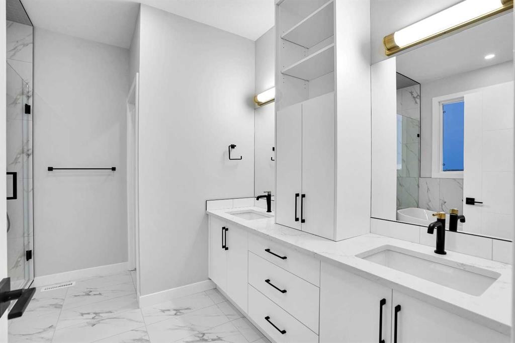 335 Muirfield Crescent, Lyalta, AB - Indoor Photo Showing Bathroom