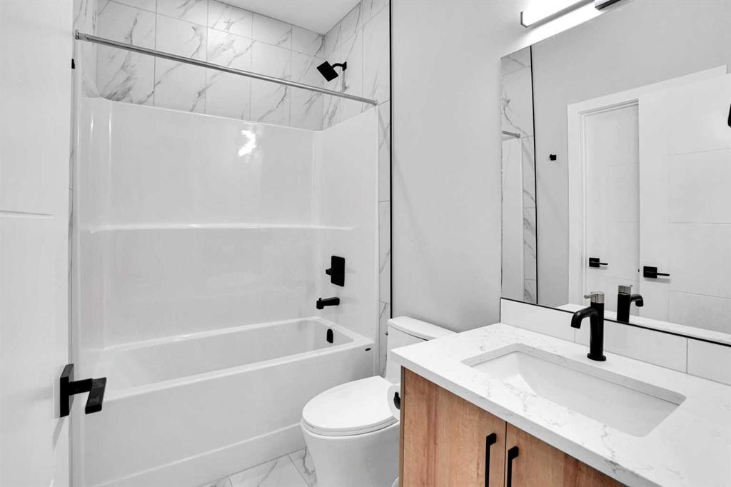 335 Muirfield Crescent, Lyalta, AB - Indoor Photo Showing Bathroom