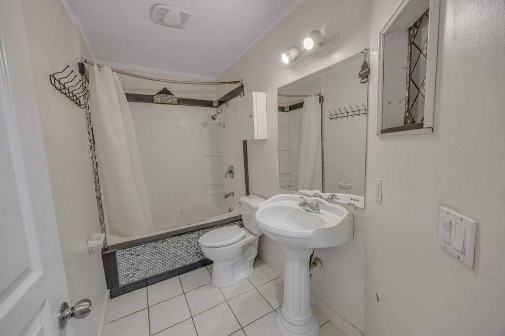 32 Martindale Boulevard Ne, Calgary, AB - Indoor Photo Showing Bathroom