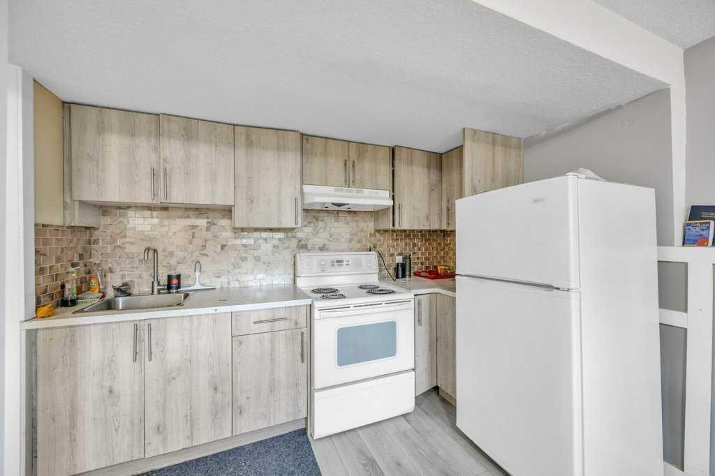 32 Martindale Boulevard Ne, Calgary, AB - Indoor Photo Showing Kitchen