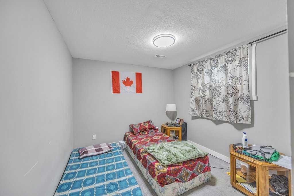 32 Martindale Boulevard Ne, Calgary, AB - Indoor Photo Showing Bedroom