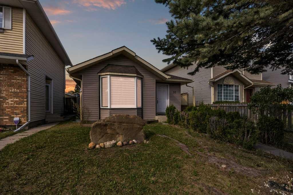 32 Martindale Boulevard Ne, Calgary, AB - Outdoor