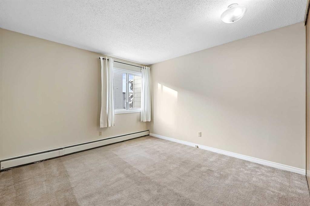 3211-80 Glamis Drive Sw, Calgary, AB - Indoor Photo Showing Other Room