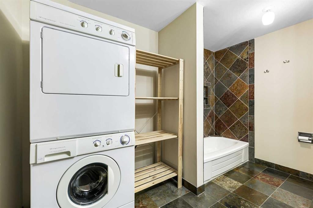 3211-80 Glamis Drive Sw, Calgary, AB - Indoor Photo Showing Laundry Room