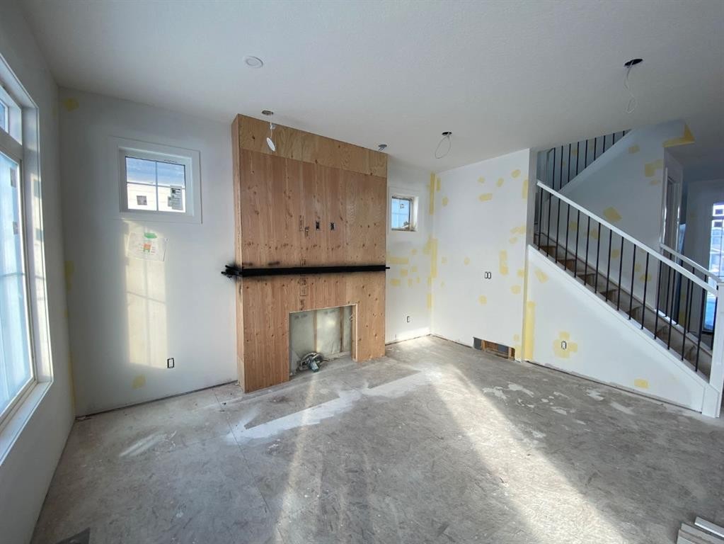 40 Fieldstone Close, Balzac, AB - Indoor With Fireplace