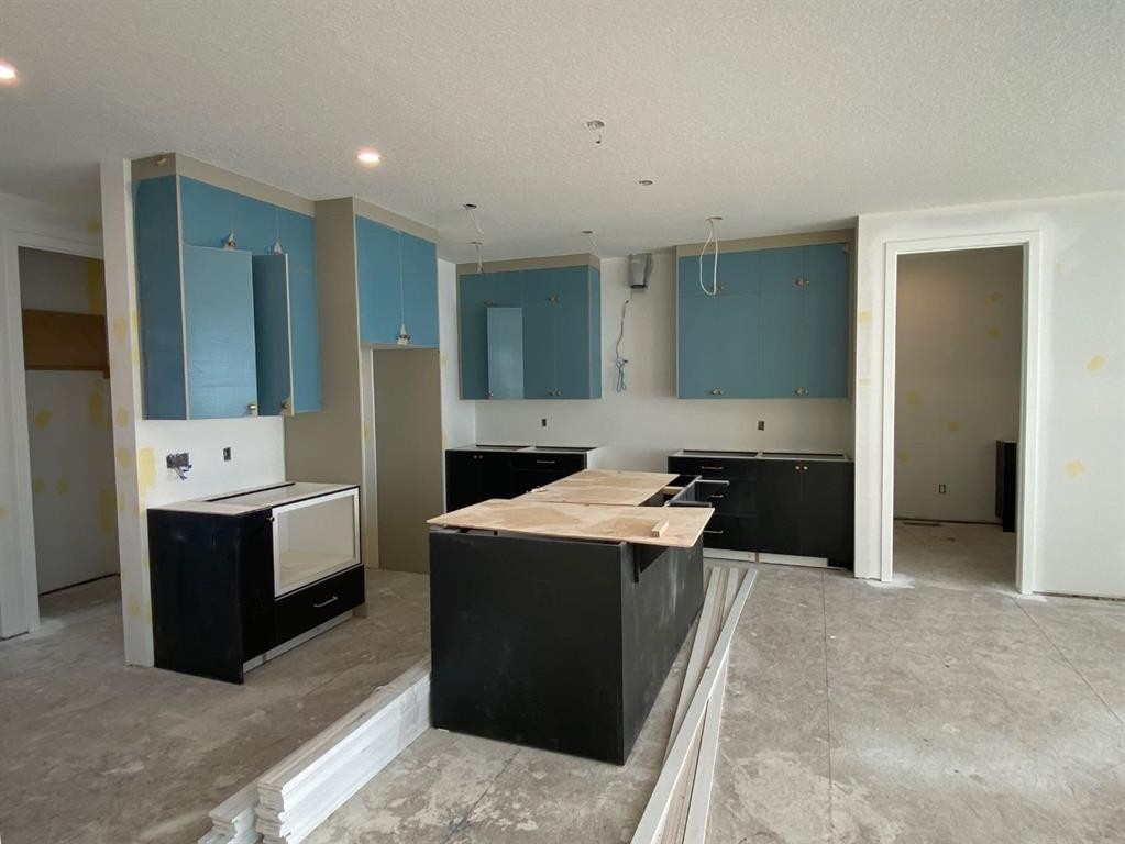 40 Fieldstone Close, Balzac, AB - Indoor Photo Showing Kitchen