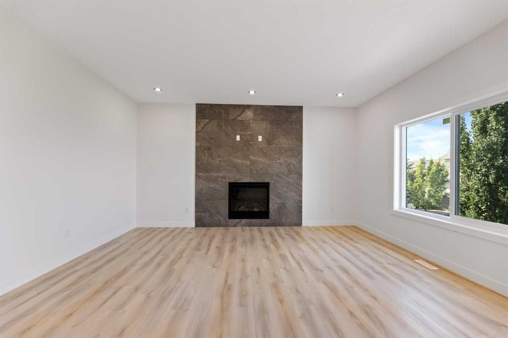 9 Mcclung Gate, Carstairs, AB - Indoor Photo Showing Living Room With Fireplace