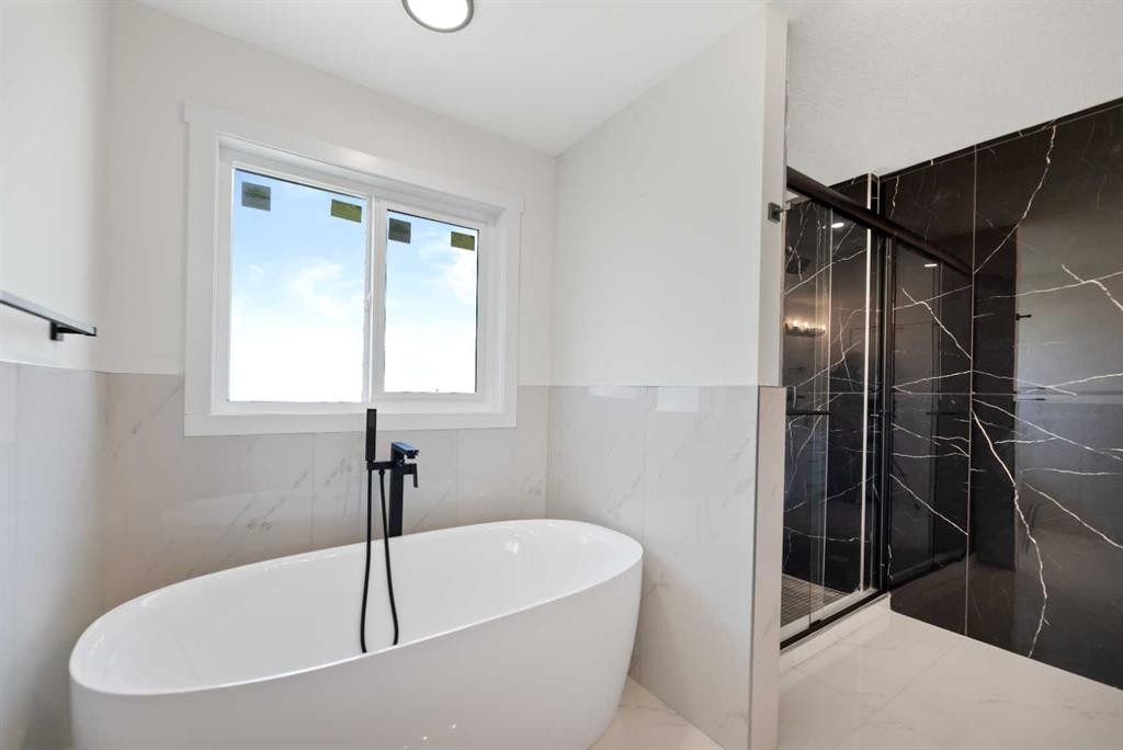 9 Mcclung Gate, Carstairs, AB - Indoor Photo Showing Bathroom