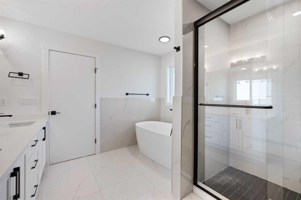 9 Mcclung Gate, Carstairs, AB - Indoor Photo Showing Bathroom