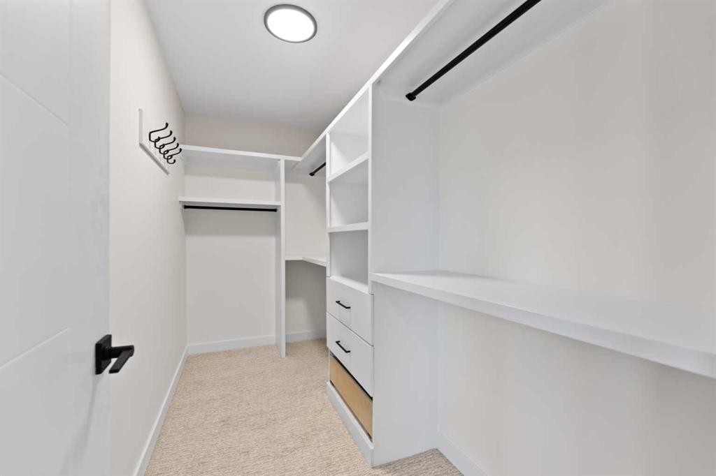 9 Mcclung Gate, Carstairs, AB - Indoor With Storage