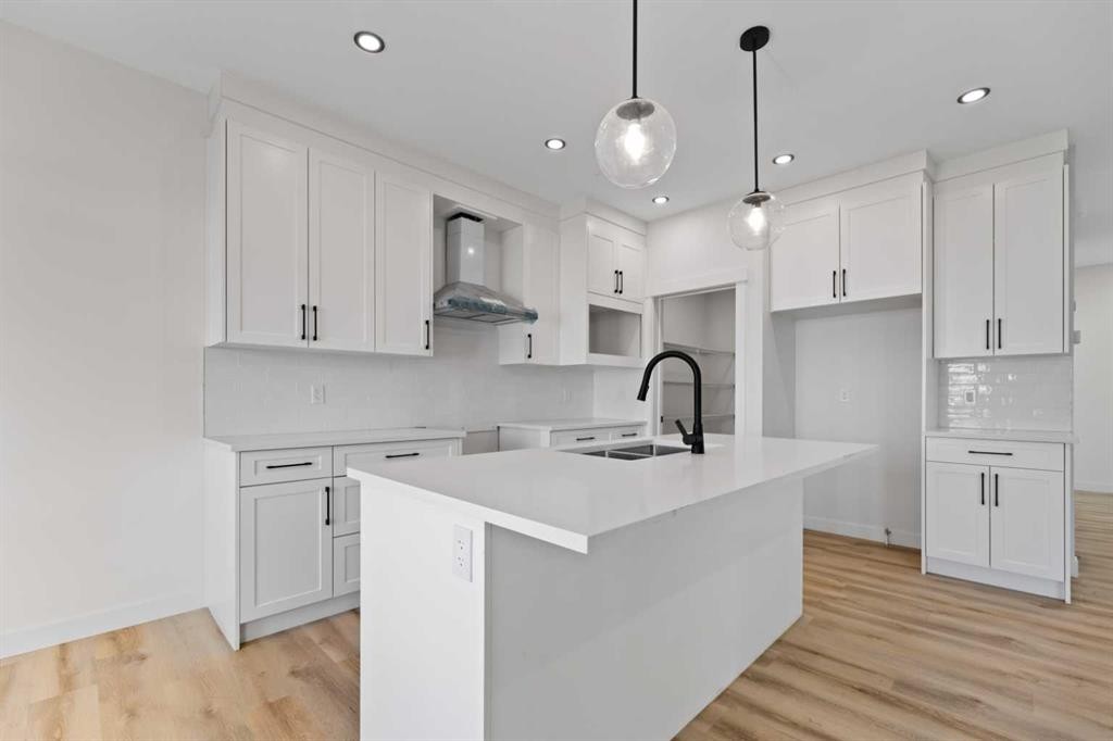 9 Mcclung Gate, Carstairs, AB - Indoor Photo Showing Kitchen With Double Sink With Upgraded Kitchen