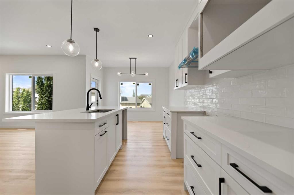 9 Mcclung Gate, Carstairs, AB - Indoor Photo Showing Kitchen With Upgraded Kitchen