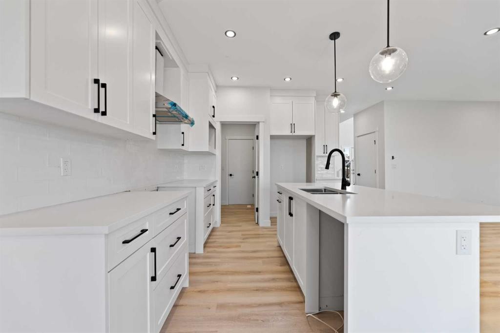 9 Mcclung Gate, Carstairs, AB - Indoor Photo Showing Kitchen With Upgraded Kitchen