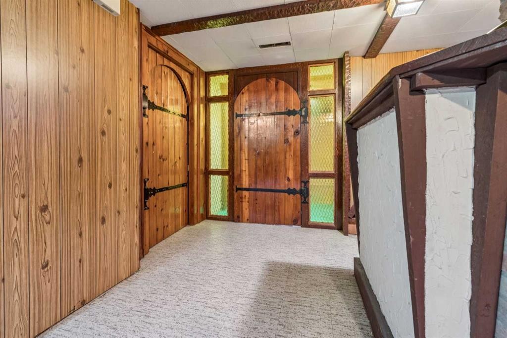 427 Tache Avenue Nw, Calgary, AB - Indoor Photo Showing Other Room