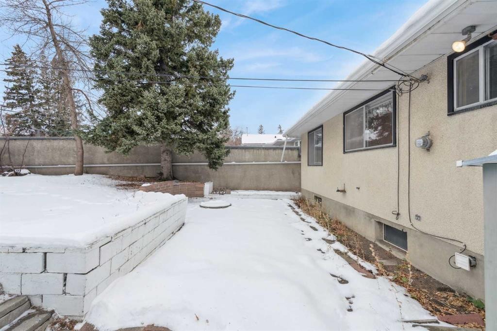 427 Tache Avenue Nw, Calgary, AB - Outdoor