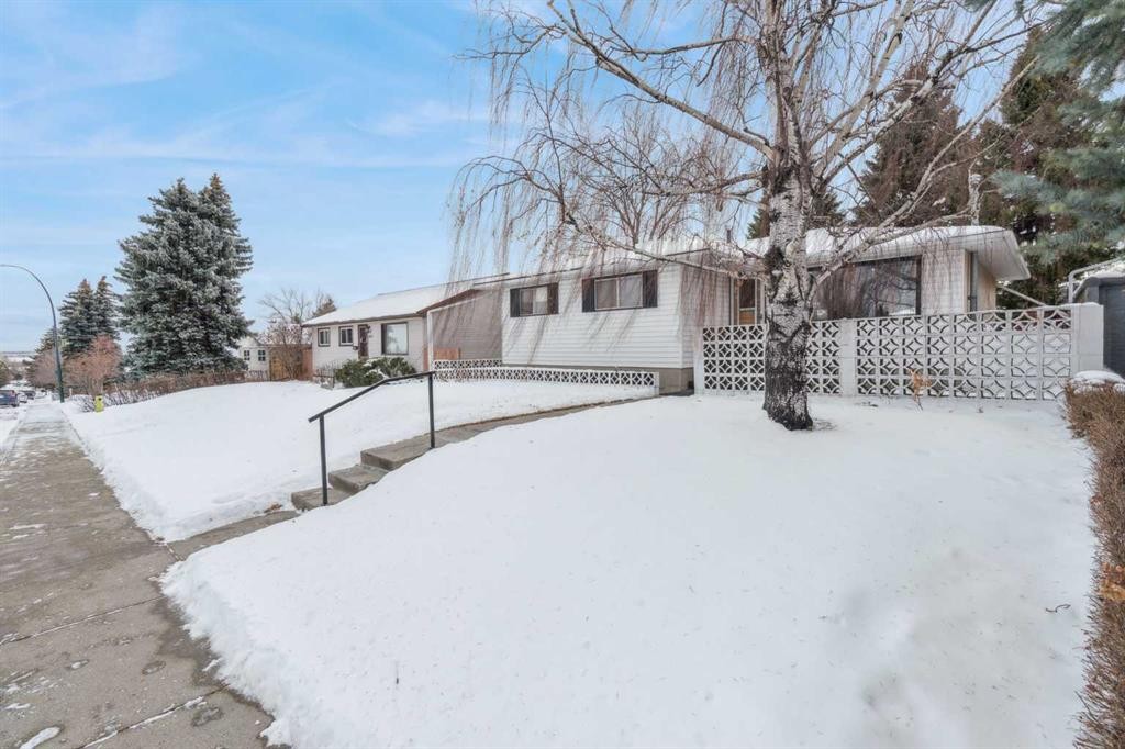 427 Tache Avenue Nw, Calgary, AB - Outdoor