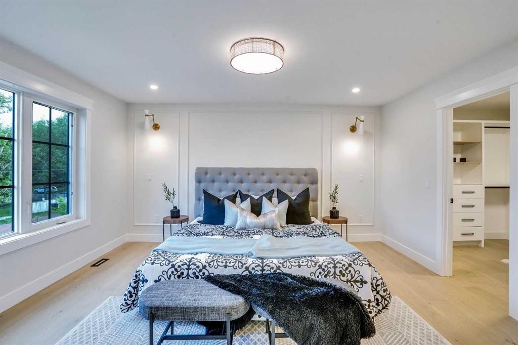 27 Langton Drive Sw, Calgary, AB - Indoor Photo Showing Bedroom