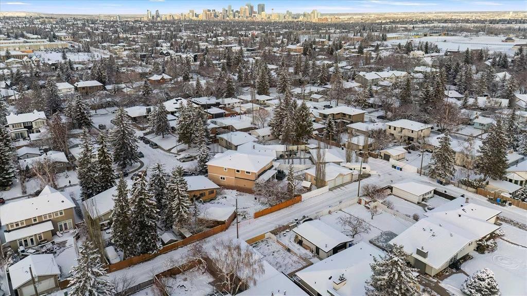 27 Langton Drive Sw, Calgary, AB - Outdoor With View