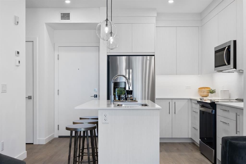 2210-6 Merganser Drive West, Chestermere, AB - Indoor Photo Showing Kitchen With Upgraded Kitchen