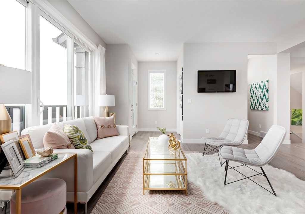 286 Sora Way Se, Calgary, AB - Indoor Photo Showing Living Room