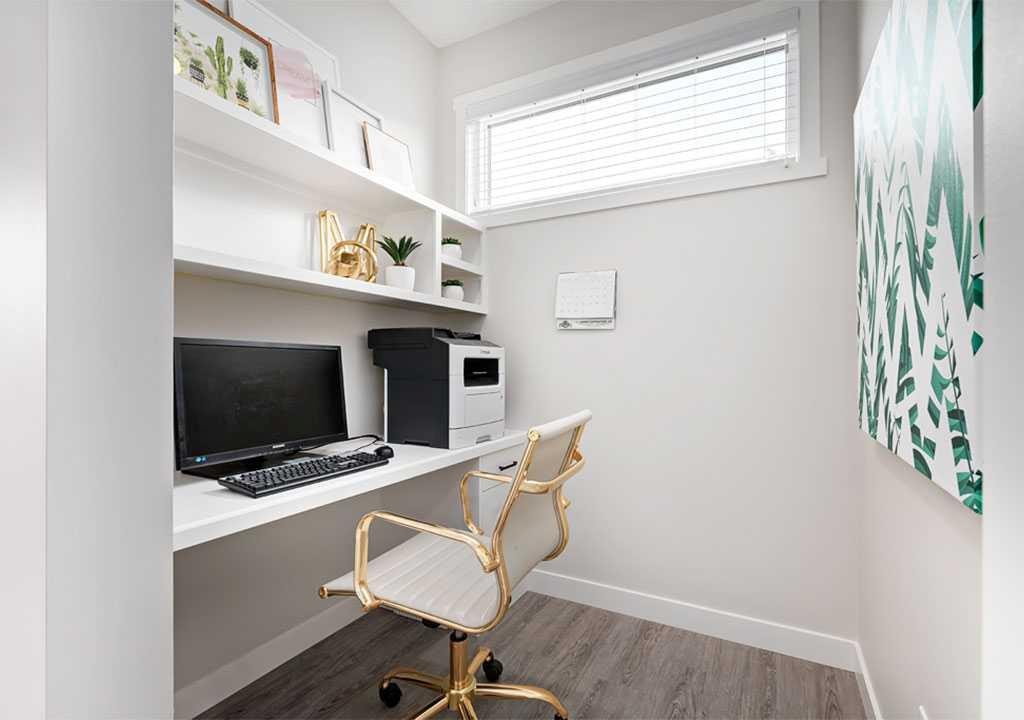 286 Sora Way Se, Calgary, AB - Indoor Photo Showing Office