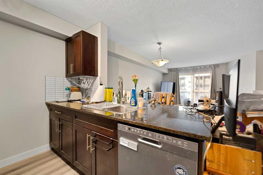 3204-1317 27 Street Se, Calgary, AB - Indoor Photo Showing Kitchen With Double Sink