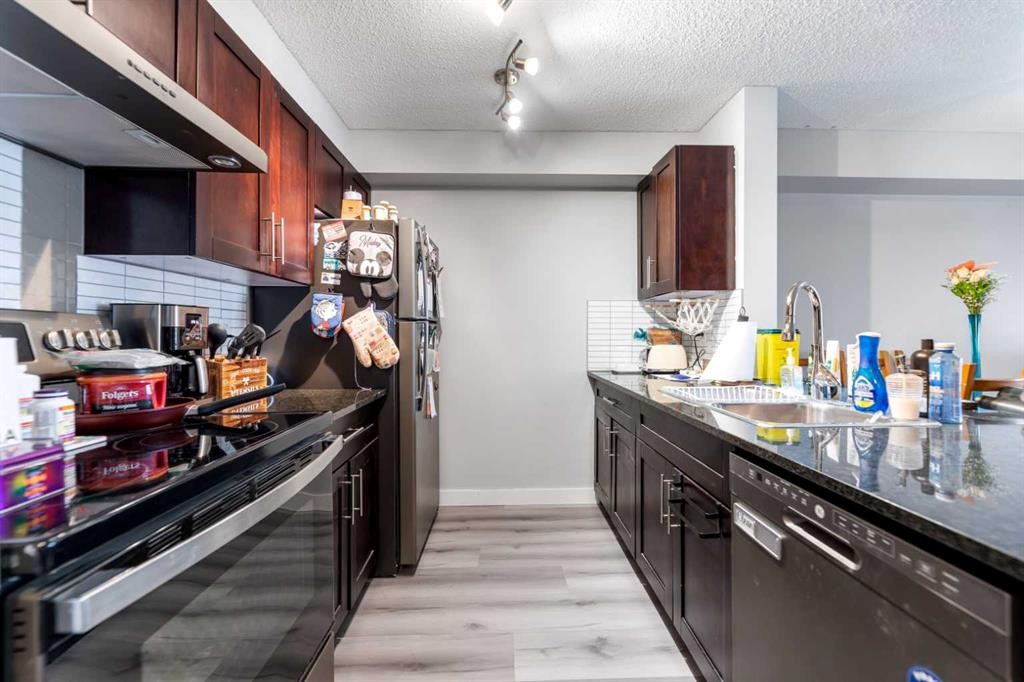 3204-1317 27 Street Se, Calgary, AB - Indoor Photo Showing Kitchen
