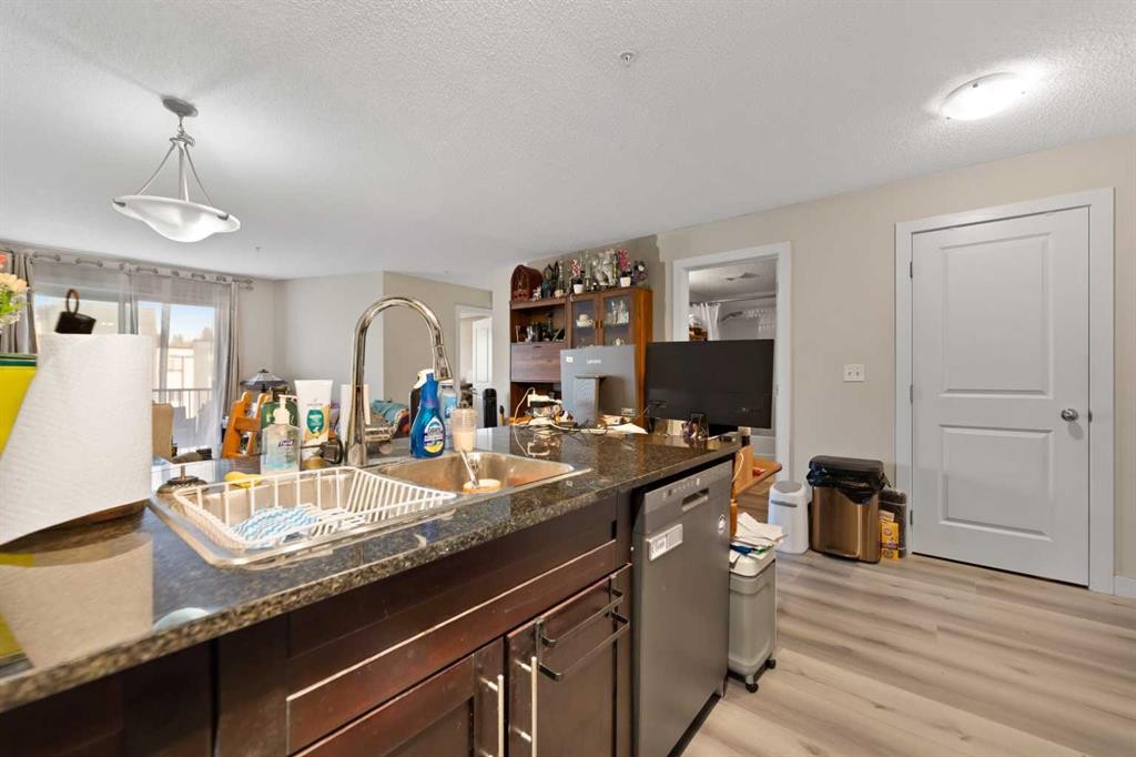 3204-1317 27 Street Se, Calgary, AB - Indoor Photo Showing Kitchen With Double Sink