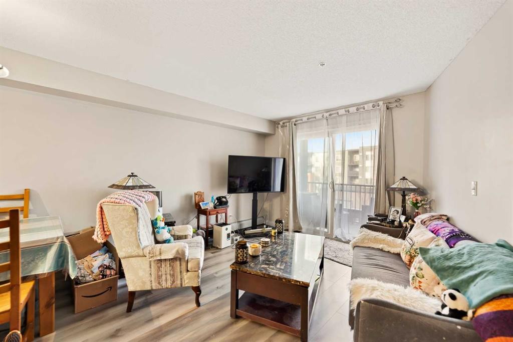 3204-1317 27 Street Se, Calgary, AB - Indoor Photo Showing Living Room
