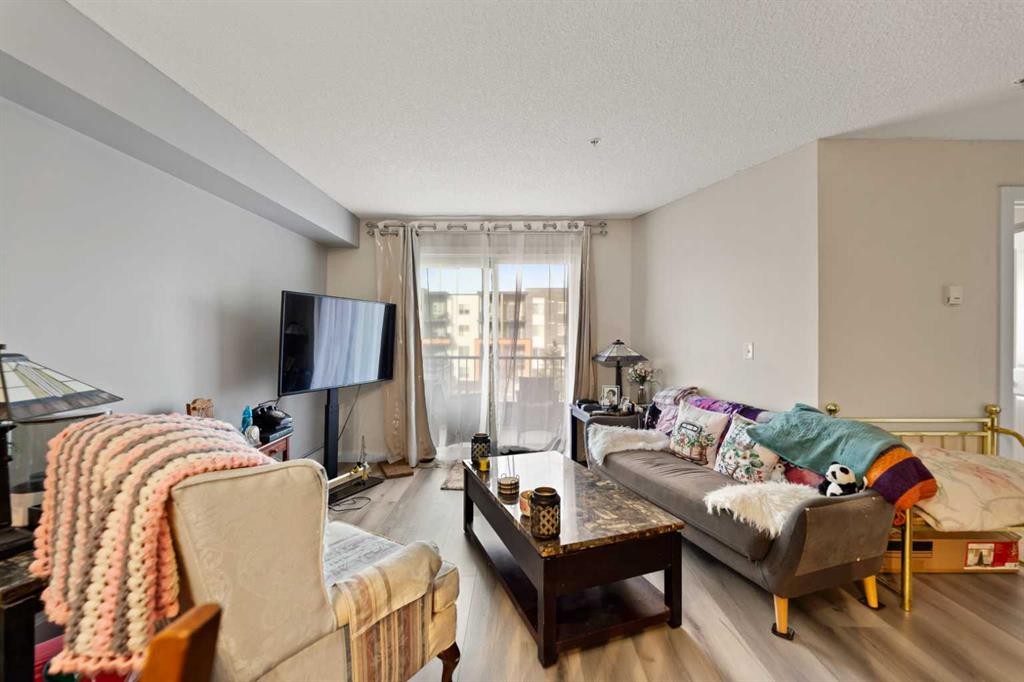 3204-1317 27 Street Se, Calgary, AB - Indoor Photo Showing Living Room