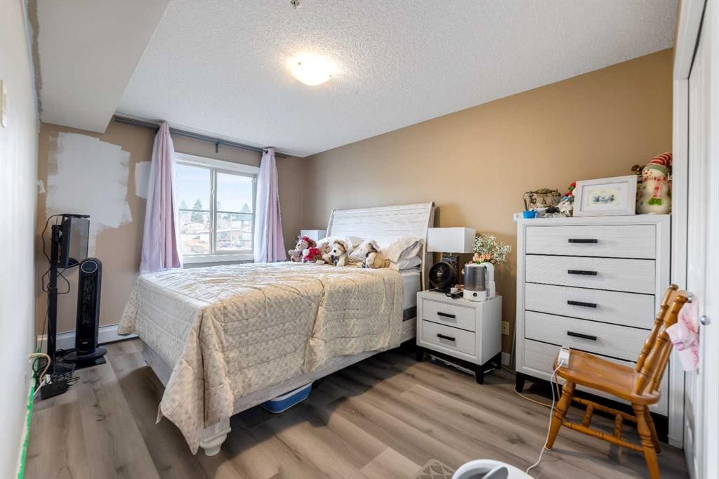 3204-1317 27 Street Se, Calgary, AB - Indoor Photo Showing Bedroom