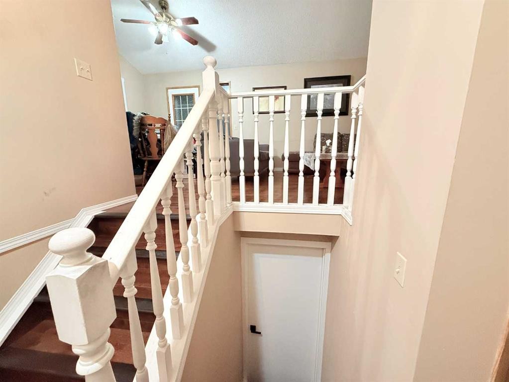 6946 Laguna Way Ne, Calgary, AB - Indoor Photo Showing Other Room