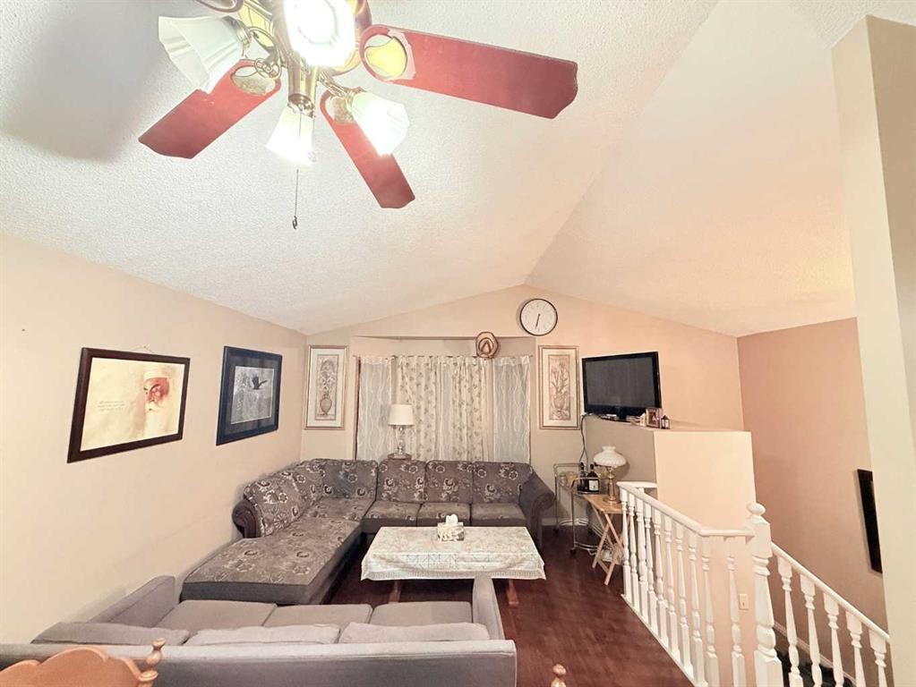 6946 Laguna Way Ne, Calgary, AB - Indoor