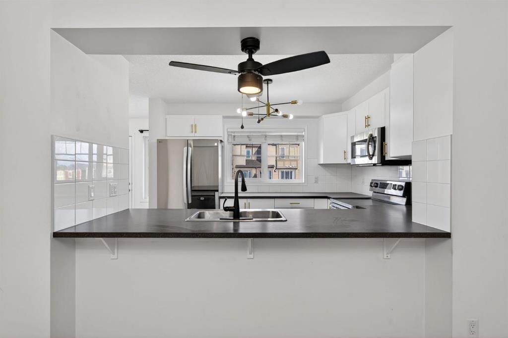213 Cityscape Lane Ne, Calgary, AB - Indoor Photo Showing Kitchen With Double Sink With Upgraded Kitchen