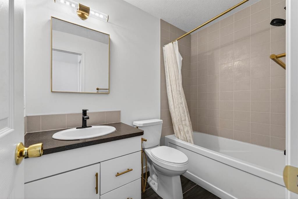 213 Cityscape Lane Ne, Calgary, AB - Indoor Photo Showing Bathroom