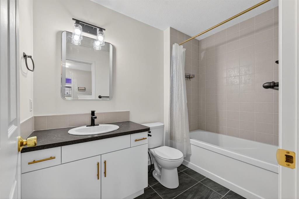 213 Cityscape Lane Ne, Calgary, AB - Indoor Photo Showing Bathroom