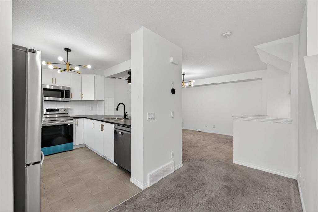 213 Cityscape Lane Ne, Calgary, AB - Indoor Photo Showing Kitchen With Double Sink