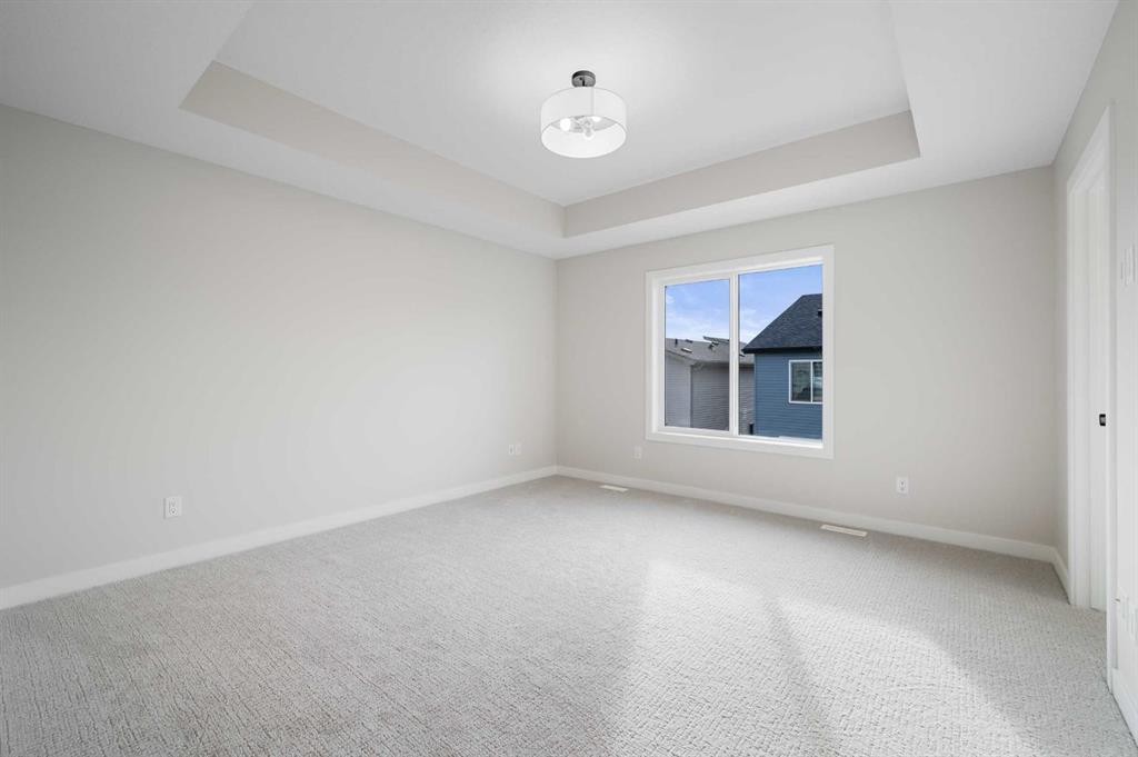 26 Walgrove Bay Se, Calgary, AB - Indoor Photo Showing Other Room