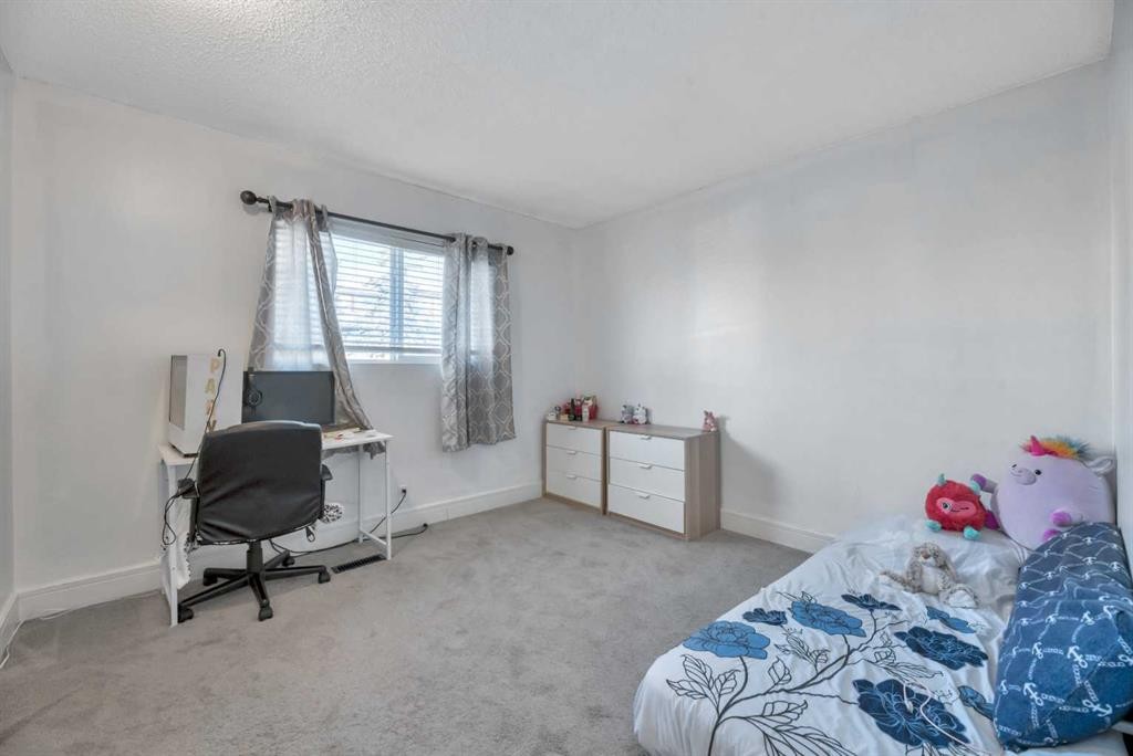 19 Castlepark Way Ne, Calgary, AB - Indoor Photo Showing Bedroom