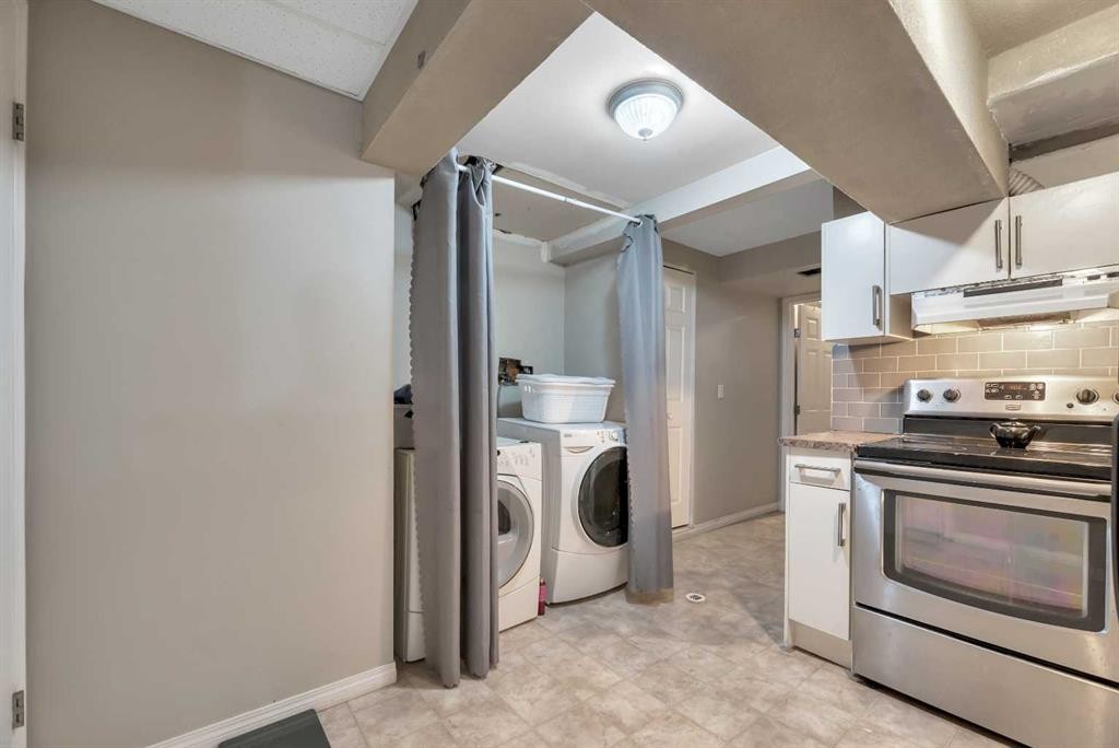 19 Castlepark Way Ne, Calgary, AB - Indoor Photo Showing Laundry Room