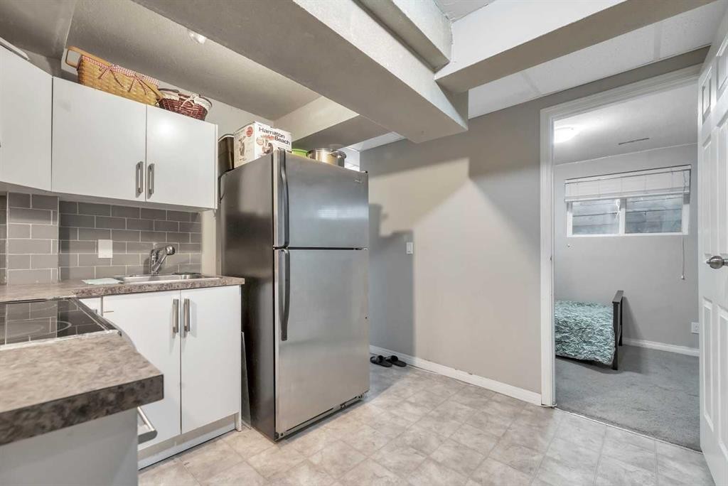 19 Castlepark Way Ne, Calgary, AB - Indoor Photo Showing Kitchen