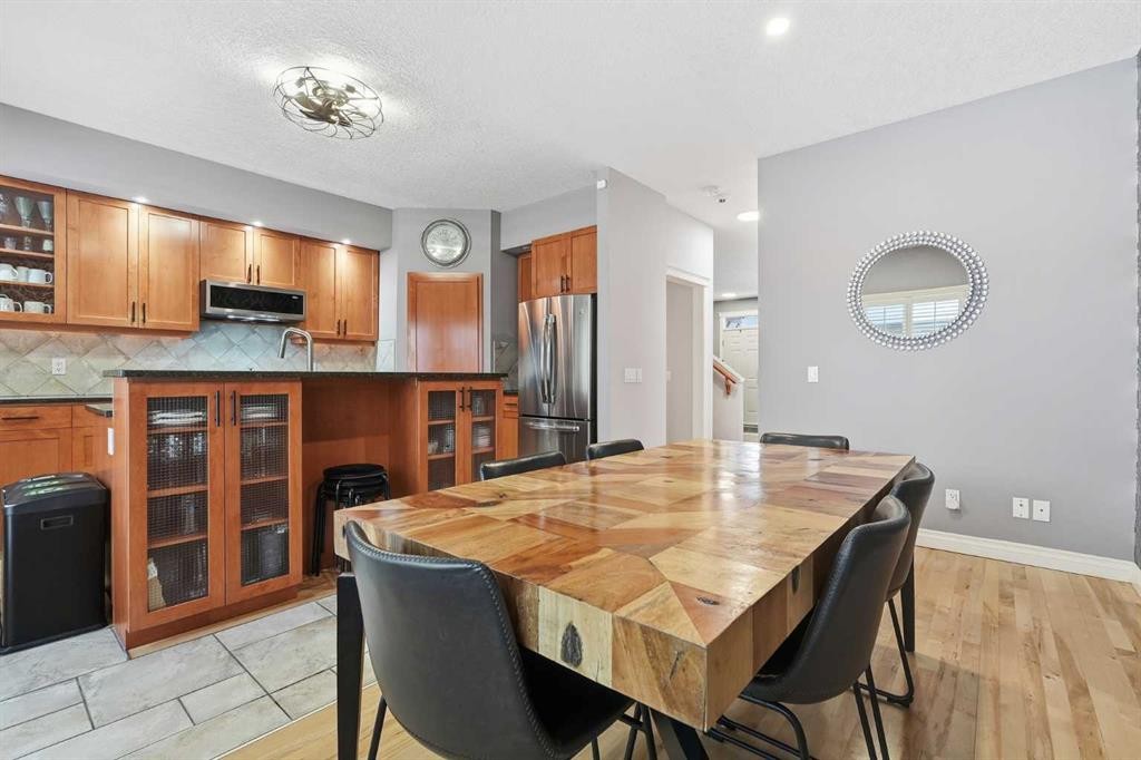 45 Somme Boulevard Sw, Calgary, AB - Indoor