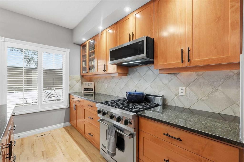 45 Somme Boulevard Sw, Calgary, AB - Indoor Photo Showing Kitchen