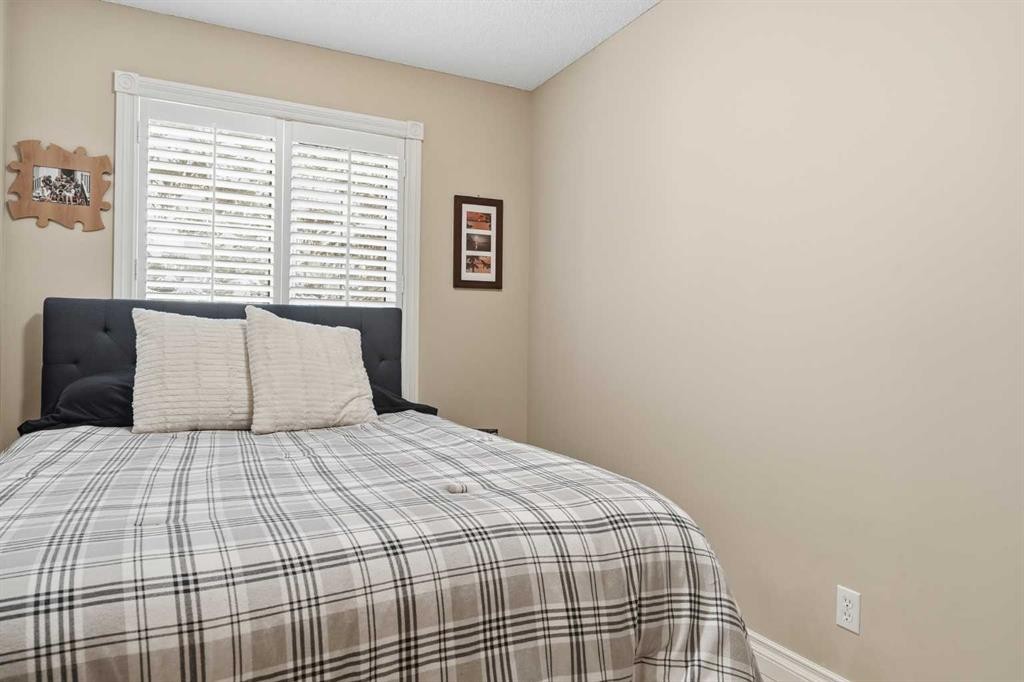 45 Somme Boulevard Sw, Calgary, AB - Indoor Photo Showing Bedroom