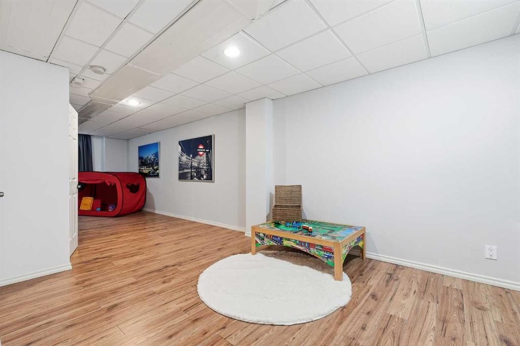 45 Somme Boulevard Sw, Calgary, AB - Indoor Photo Showing Other Room