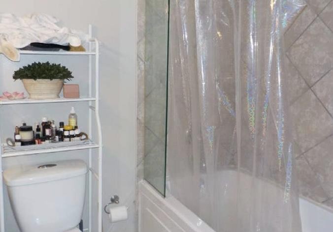 104-2303 17A Street Sw, Calgary, AB - Indoor Photo Showing Bathroom